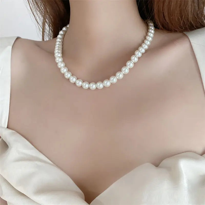 Classic Elegant White Pearl Chokers Necklace For Women